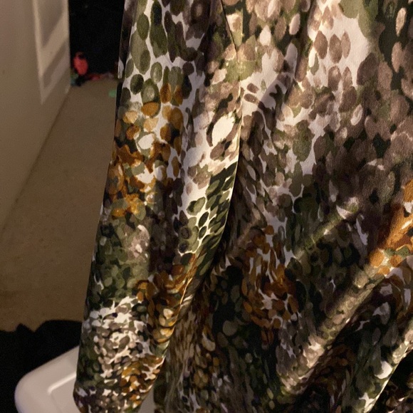 Serengeti waterfall top size XL top elastic around the neck to 1/2 way Down - Picture 4 of 10